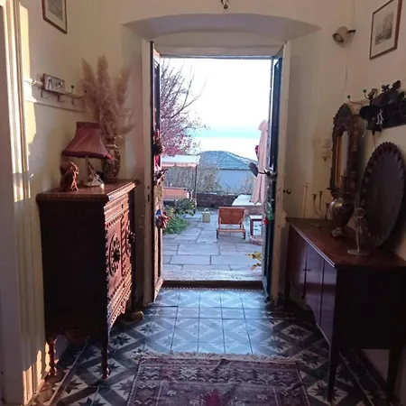 The Yellow Mansion! αγιος γεώργιος νηλείας πήλιο